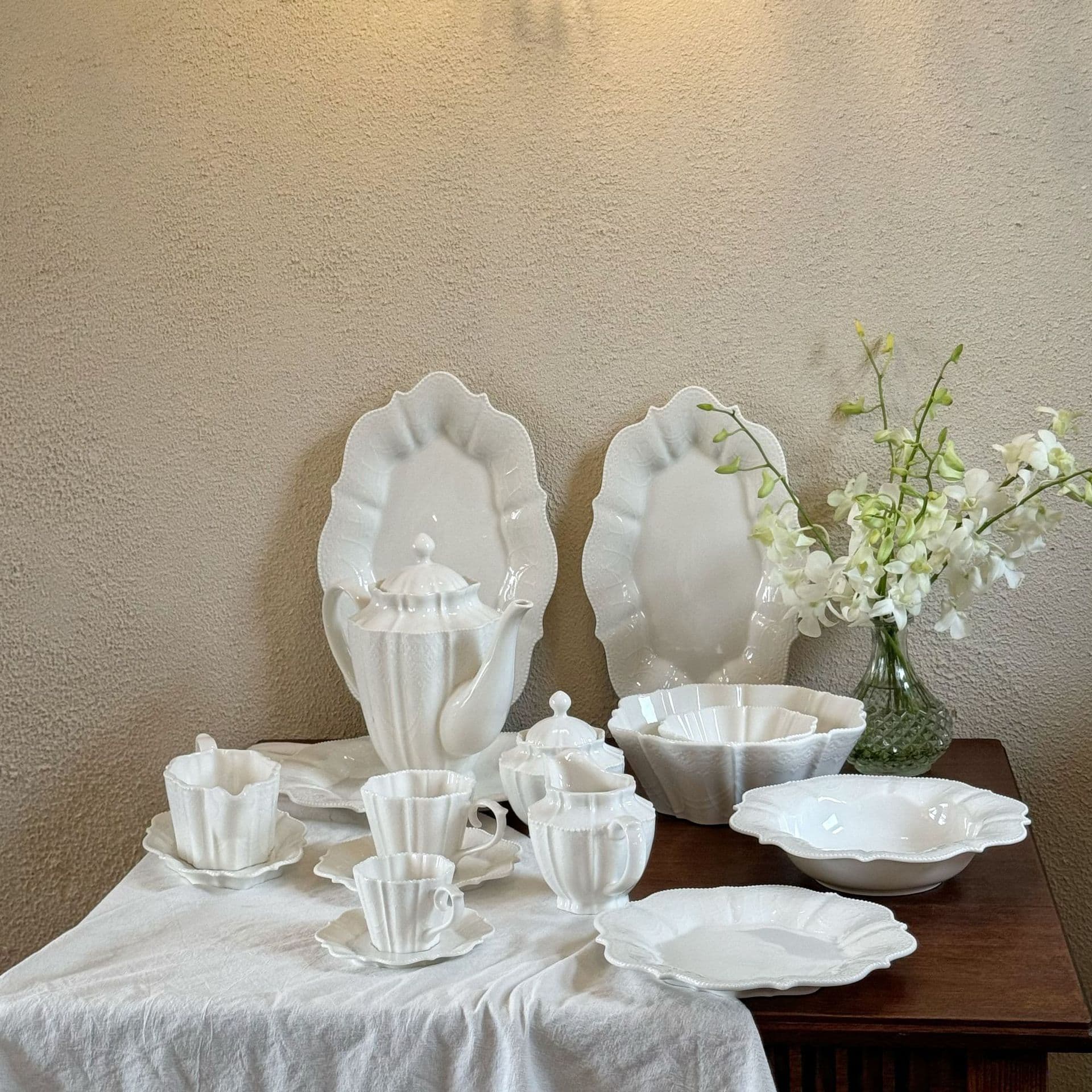 French Dream Waltz Royal Embossed Ceramic Tableware Coffee Cup Saucer Ceramic Bowl Milk Pot Dinner Plate Plate