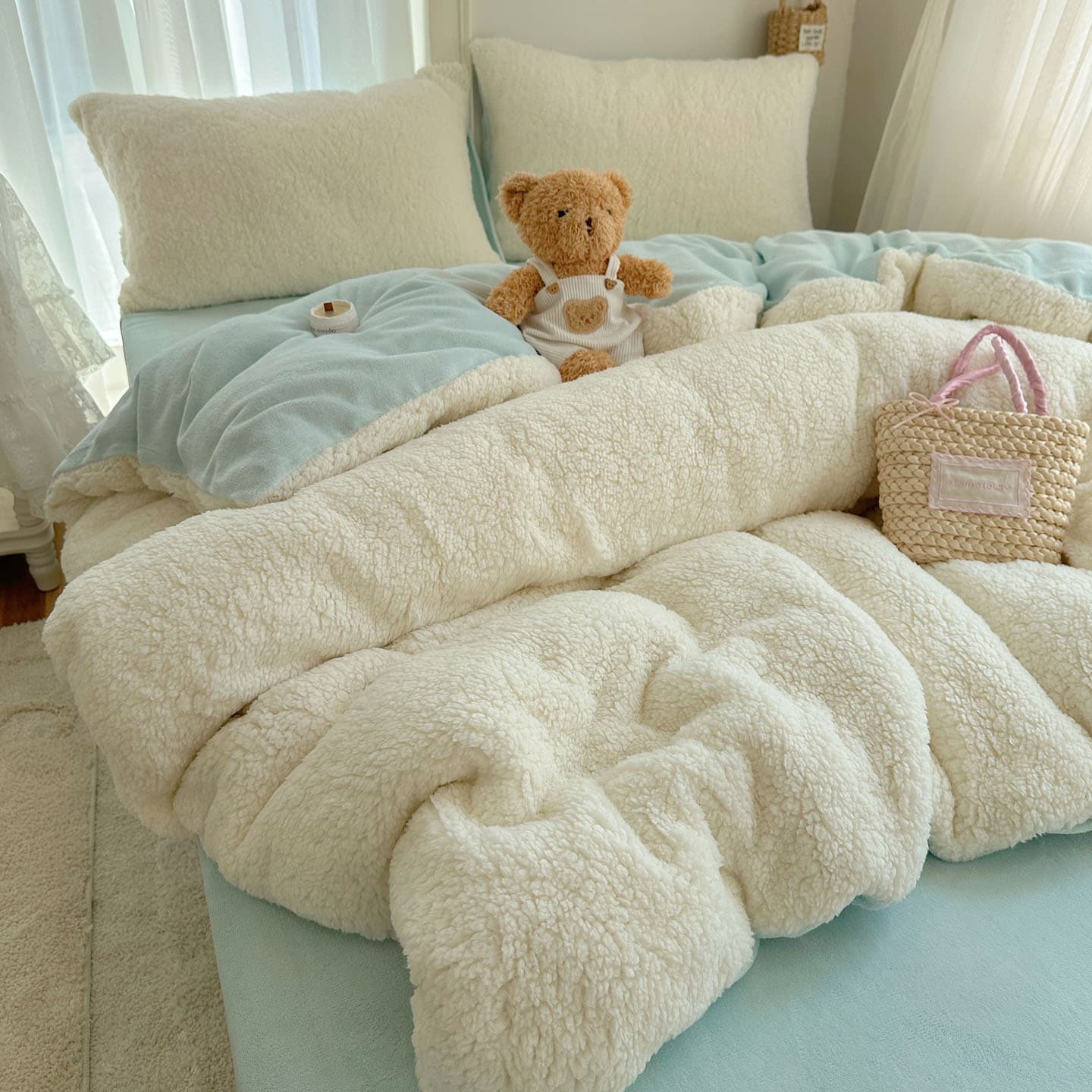 Korean Style Soft and Thick Lamb Fleece Bedding Four-Piece Set Minimalist Solid Color Warm Coral Fleece Sheet Duvet Cover Set