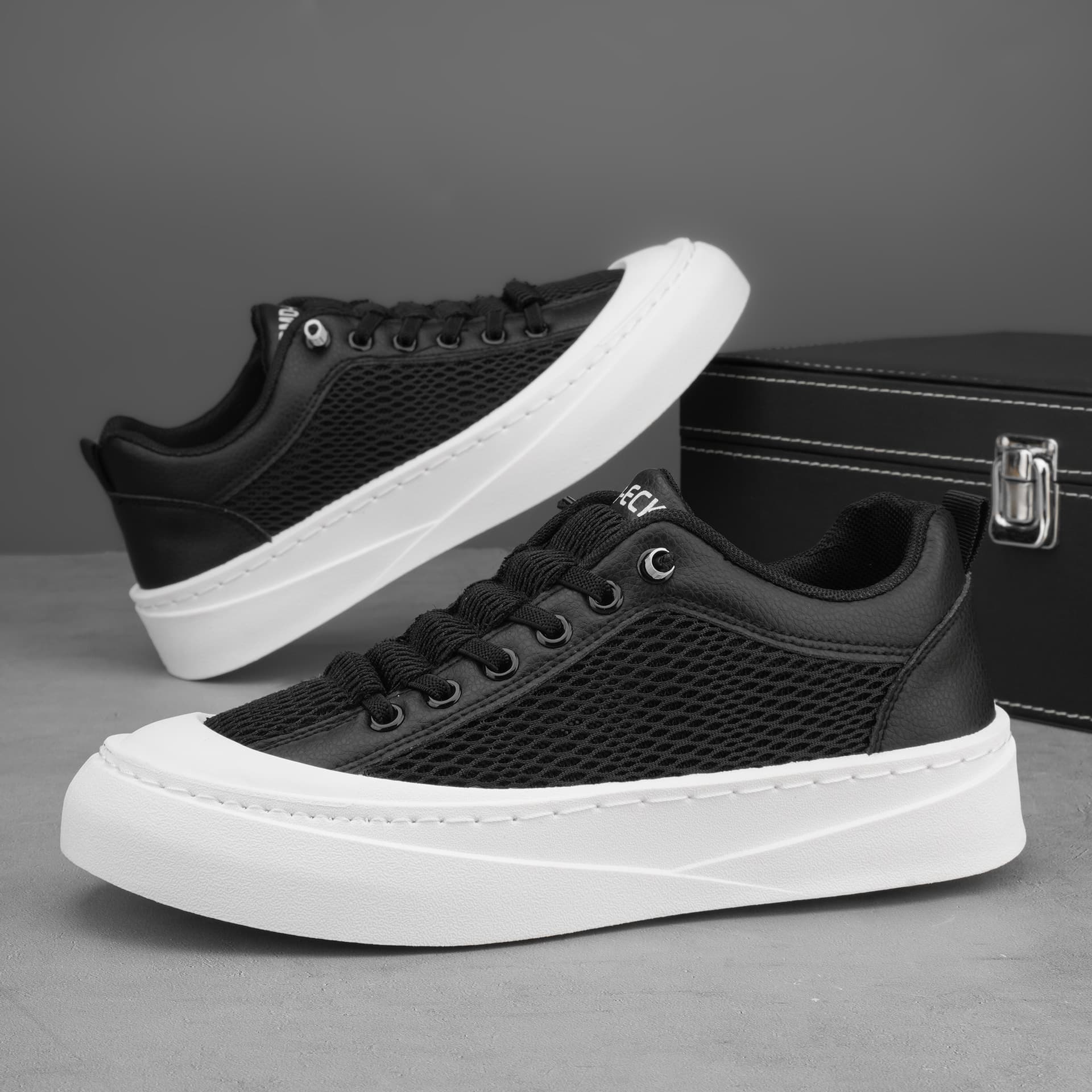 2026 Summer Men's Shoes Hong Kong Style Mesh Breathable White Shoes Thick Sole Sports Board Shoes Casual Low-Top Lace-Up Men's Trendy Shoes