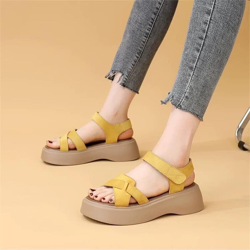 Korean-style thick-soled Roman sandals for women, 2026 summer new fashion versatile soft sole non-tiring beach sandals
