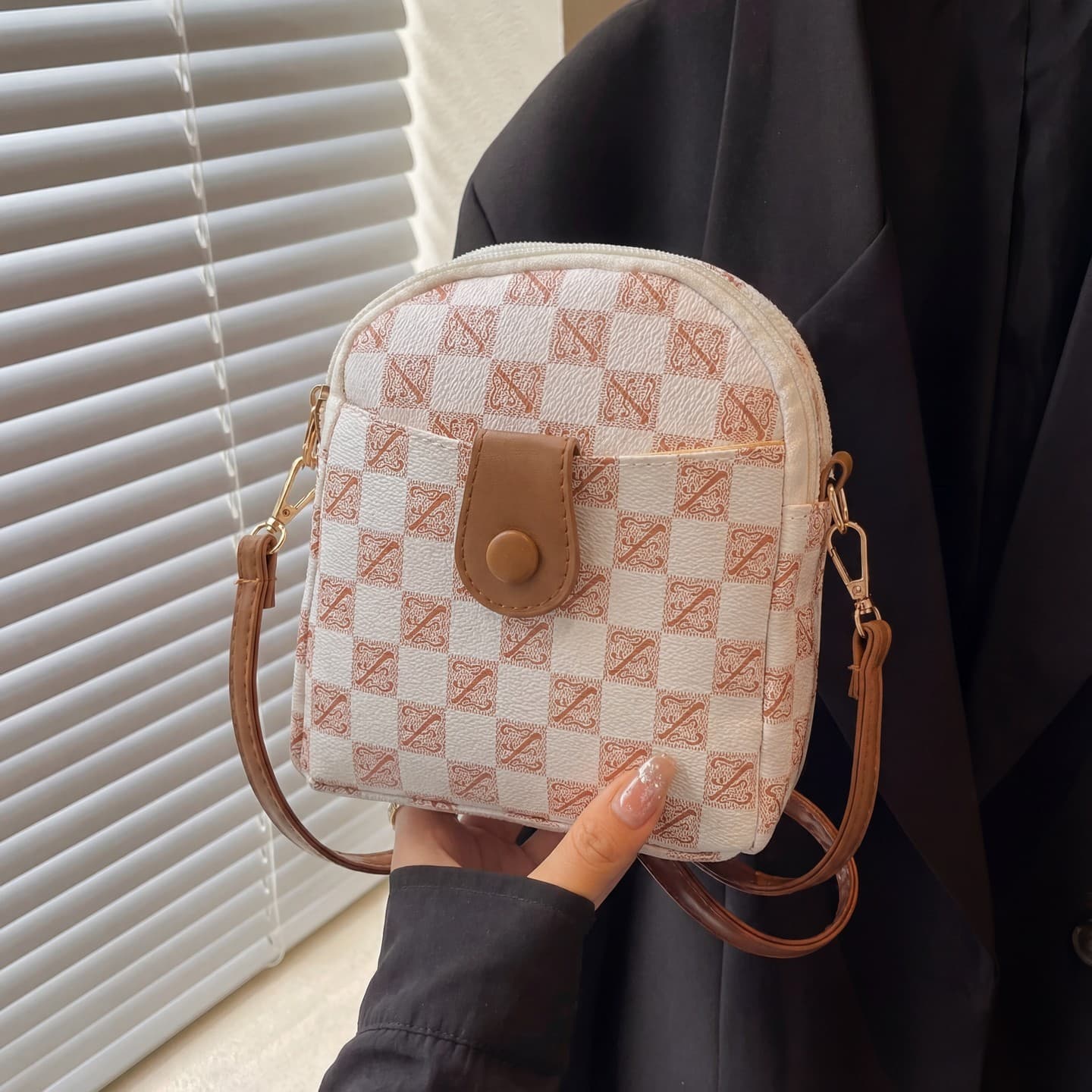 Wholesale Women's Bags 2026 New Fashion Cross-Border Hot Selling Crossbody Small Square Bag Versatile Shoulder Bag Phone Bag