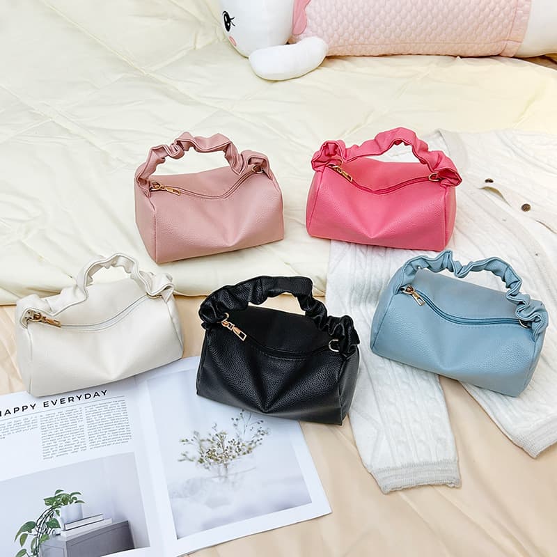 2025 New Women's Handbag Crossbody Bag with Chain, Pebble Grain Leather, Wholesale