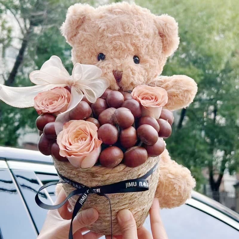 Bear Hug Woven Grass Basket Flower Pot Desktop Floor Country Style Handmade Plant Fiber Material Eco-Friendly Flower Basket