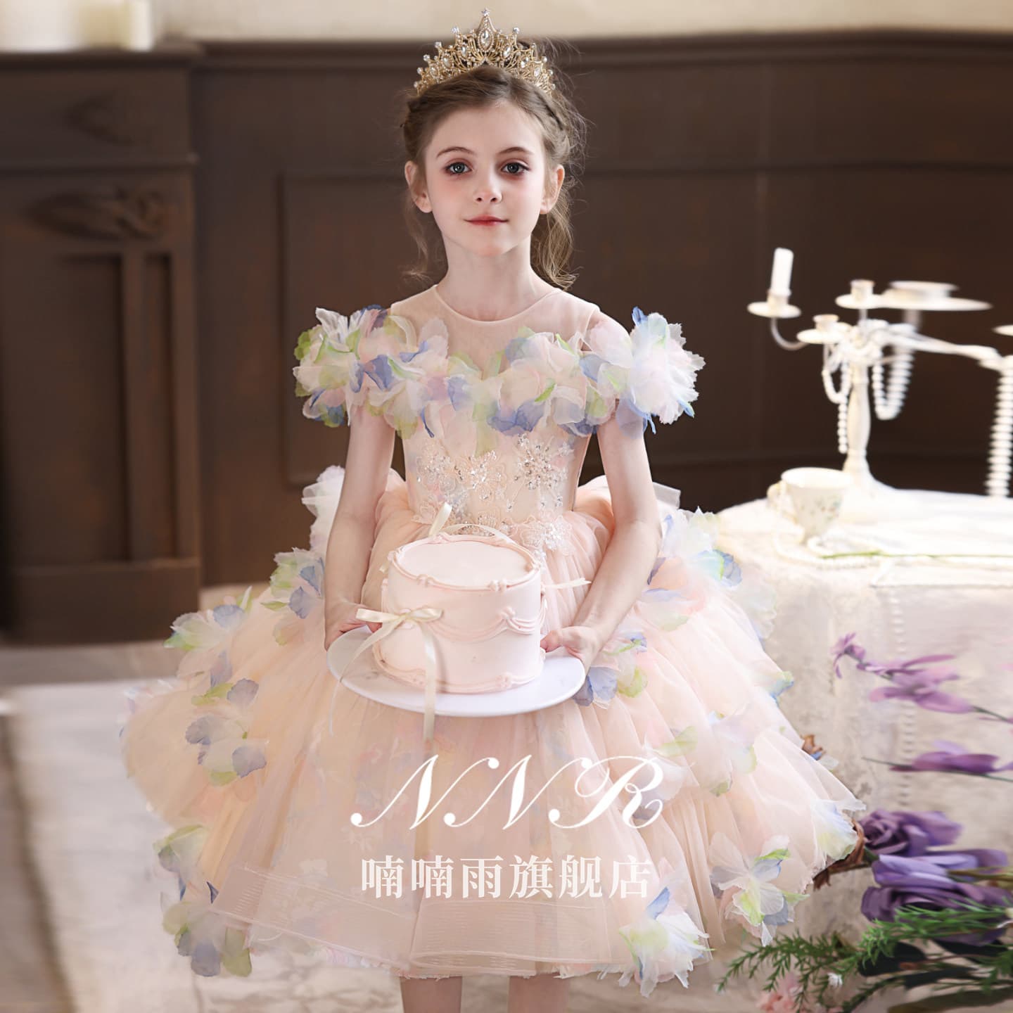 Girls birthday dress, high-end light luxury niche host, beautiful princess dress, children's piano performance summer