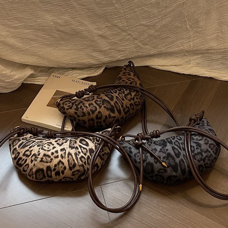 Retro Leopard Print Plush Handbag for Women 2024 New Korean Fashion Shoulder Crossbody Bag Niche Design Croissant Bag Trendy
