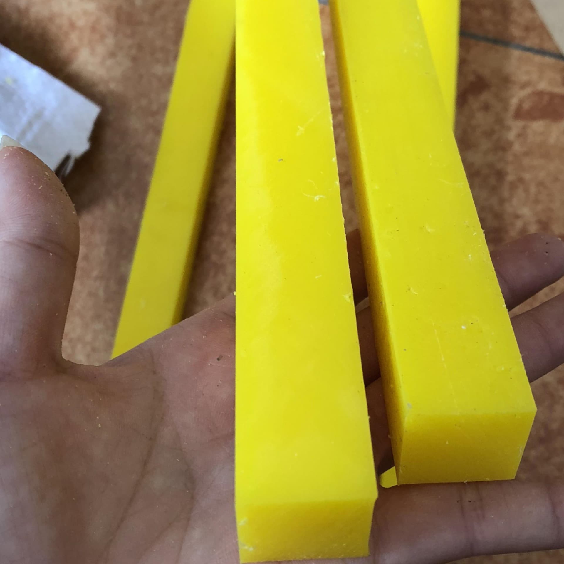 Imported yellow polyurethane sheet, 90-degree Urethan sheet, high hardness PU cow tendon sheet, wear-resistant, zero-cut, cushioning, shock absorption