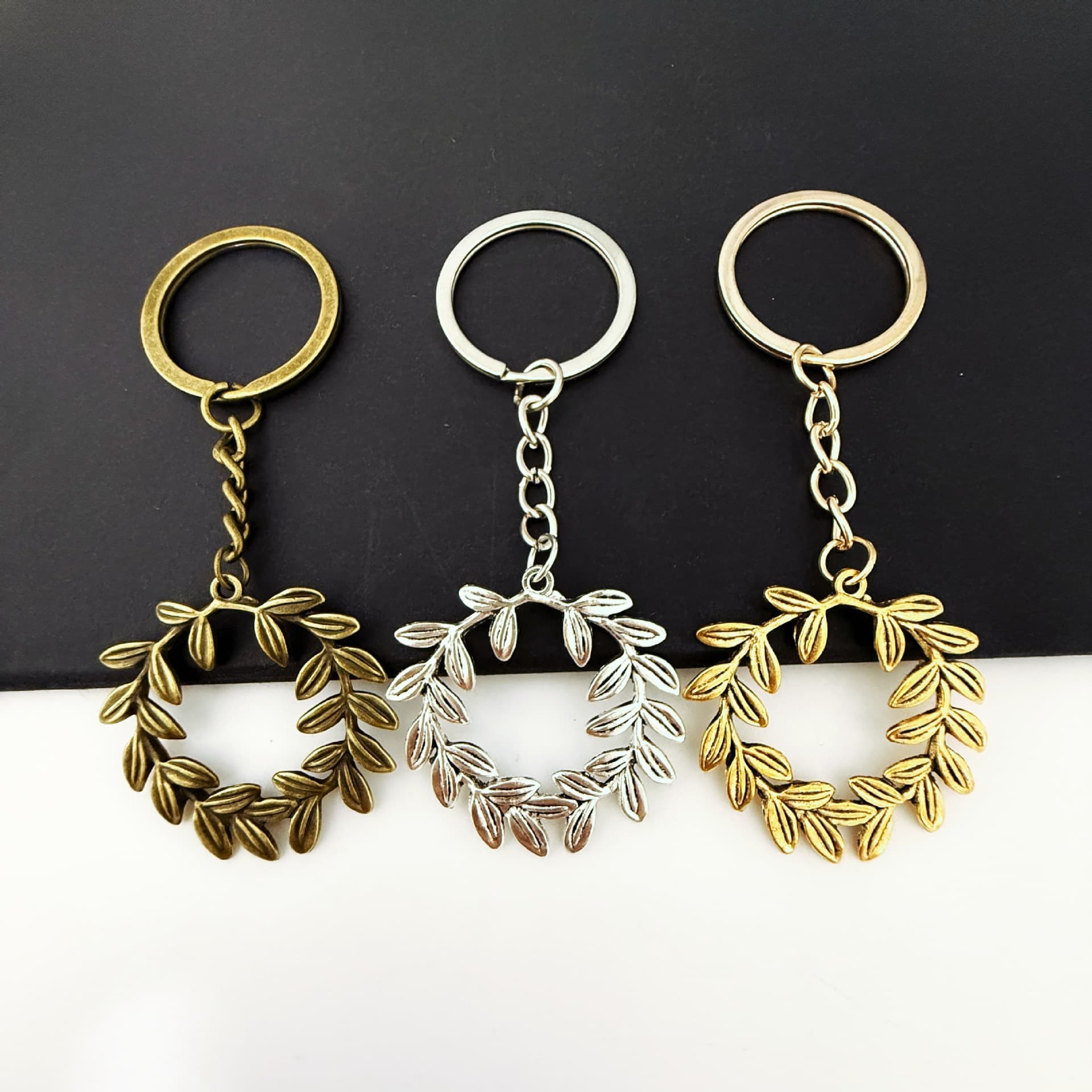 DIY Enamel Hollow Alloy Wreath Keychain Round Olive Leaf Vine Handmade Craft Pendant Wholesale