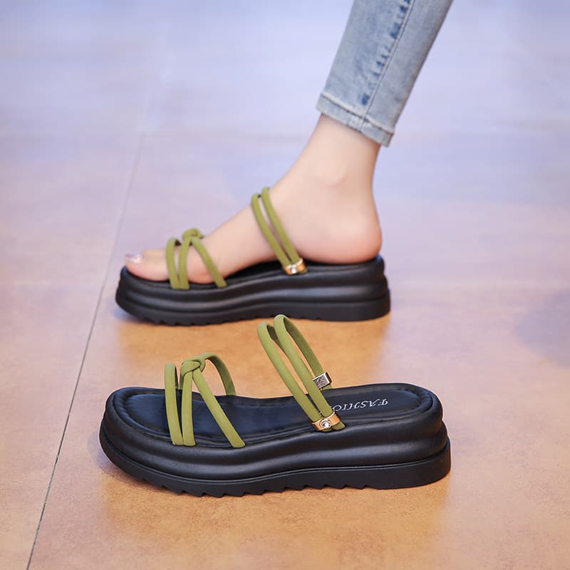 Black Fashion Sandals for Women Summer 2026 New Style High-End Chunky Heel Two-Way Wear Beach Sandals Trendy