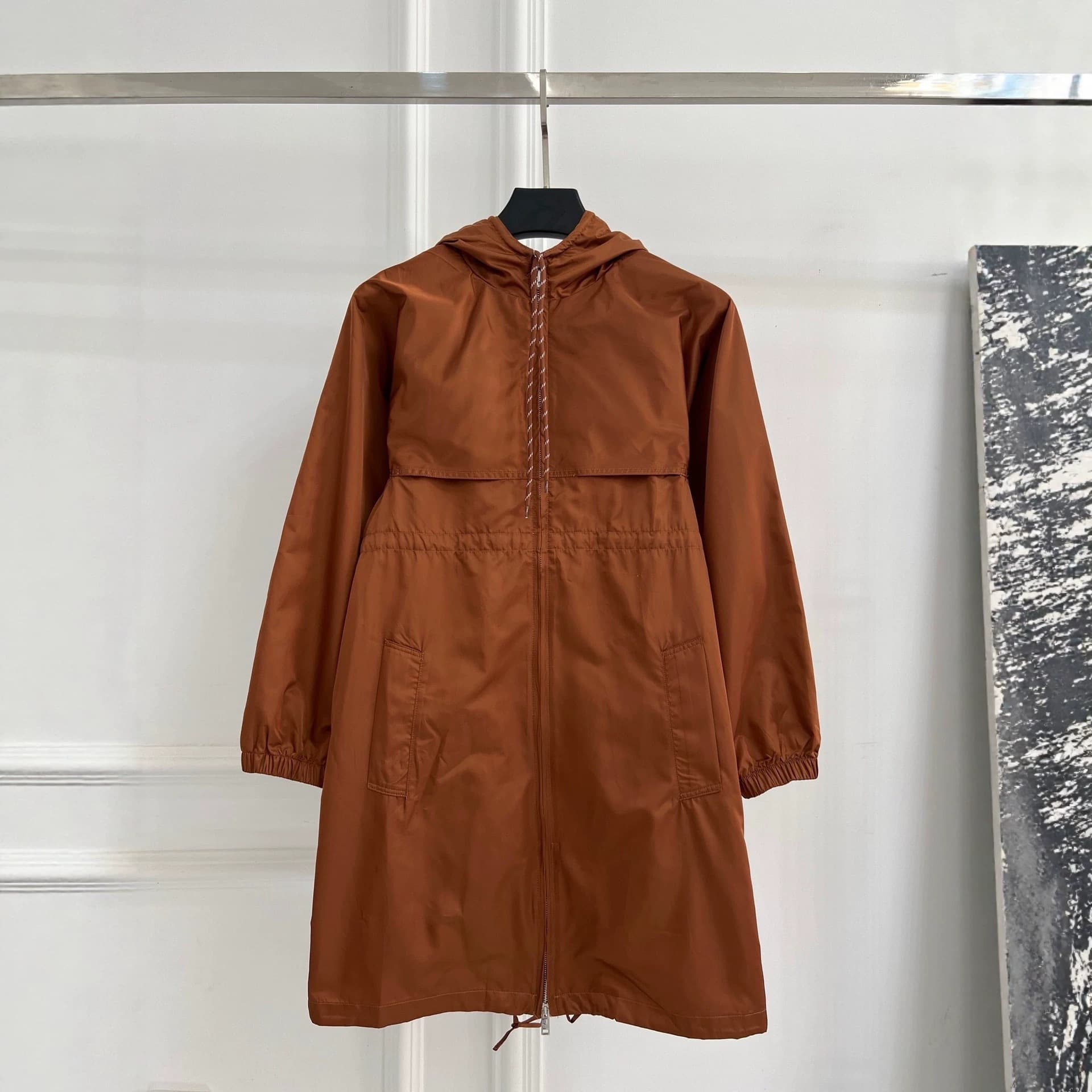 2026 Early Spring New Original Label P Brand Triangle Iron Label Caramel Relaxed Fit Mid-Length Trench Coat for Women