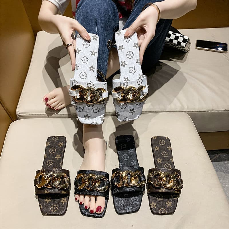 Women's Plus Size Flat Slippers with Metal Chain, Slip-On Home Slippers