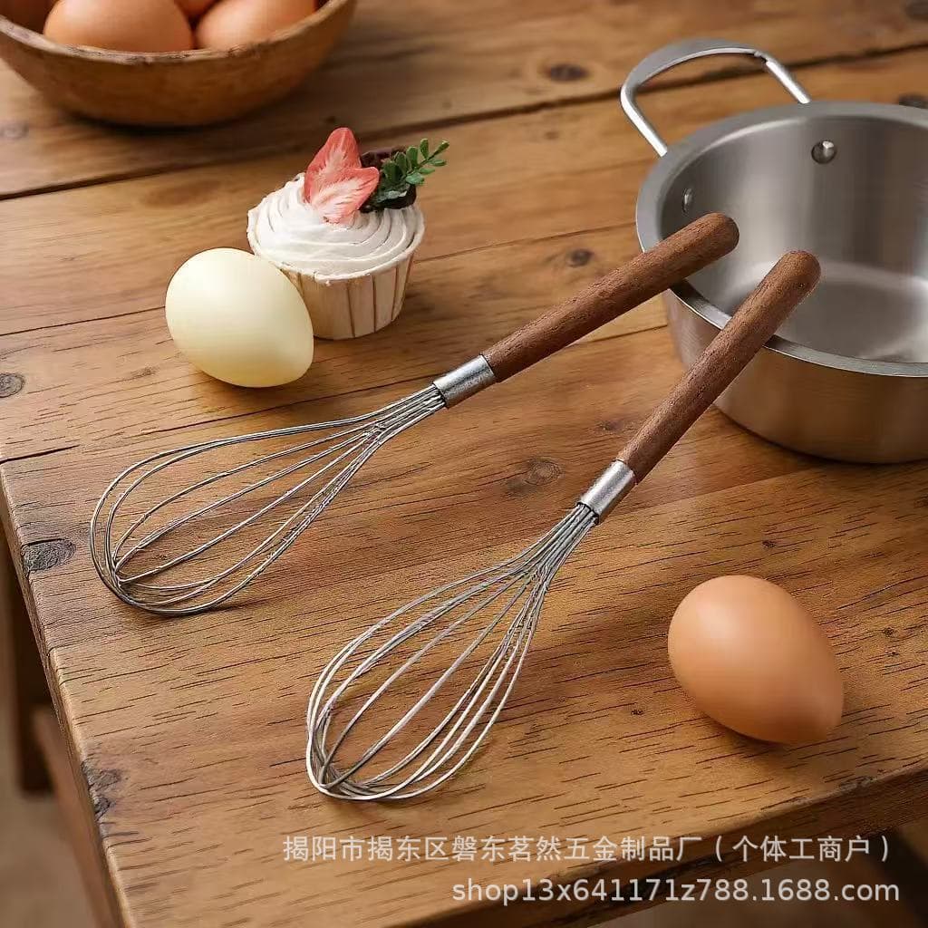 Walnut wood and 304 stainless steel egg beater, household manual egg, cream, seasoning, and baking kitchen tool.