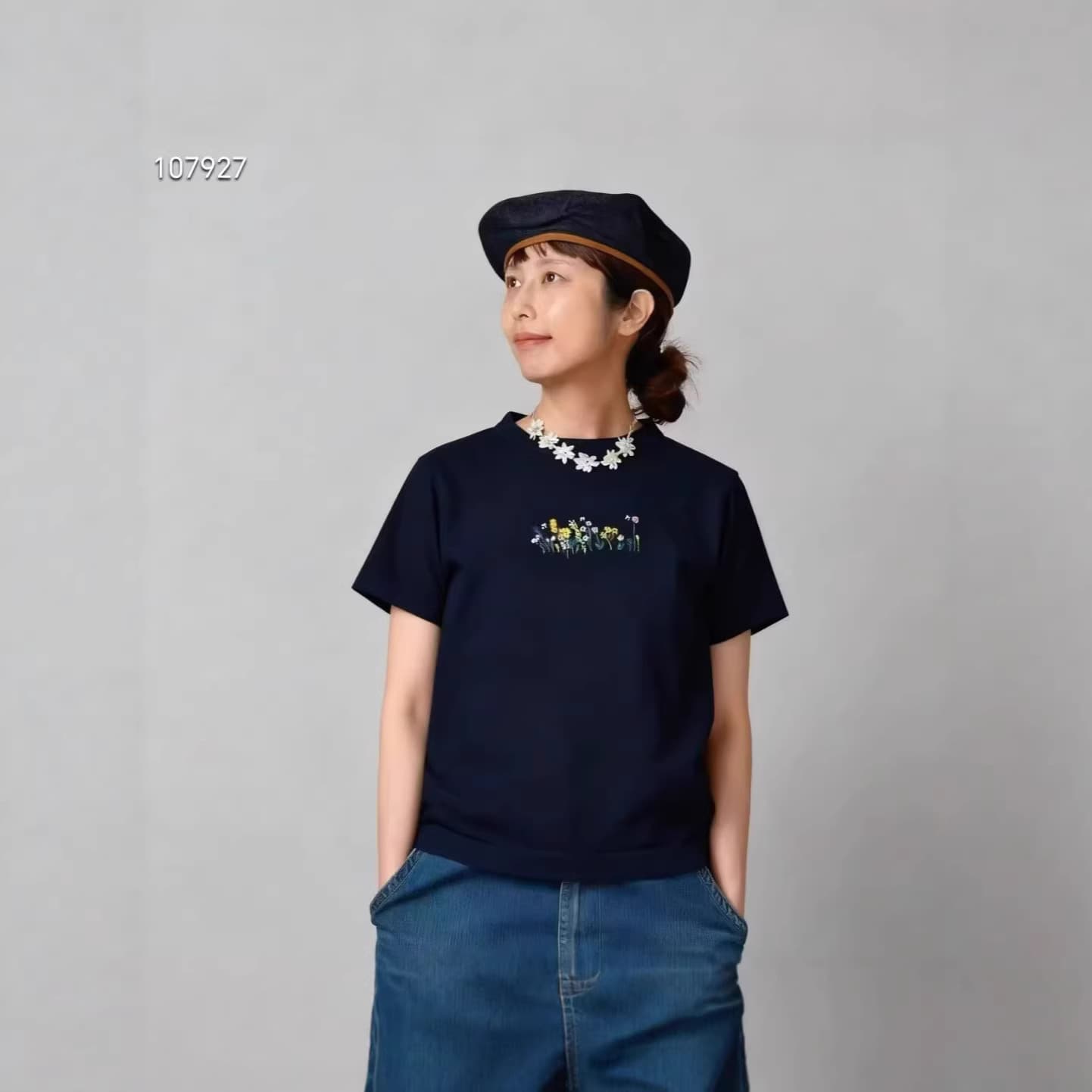Japanese New Indigo Floral Embroidery Loose Casual Comfortable Versatile Slub Cotton Short Sleeve Round Neck T-Shirt for Women