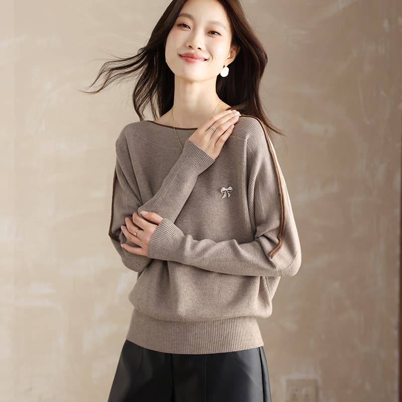 2025 Autumn/Winter New Loose-fitting, Soft and Cozy Sweater Base Layer Top with Off-the-Shoulder Batwing Sleeves for Women
