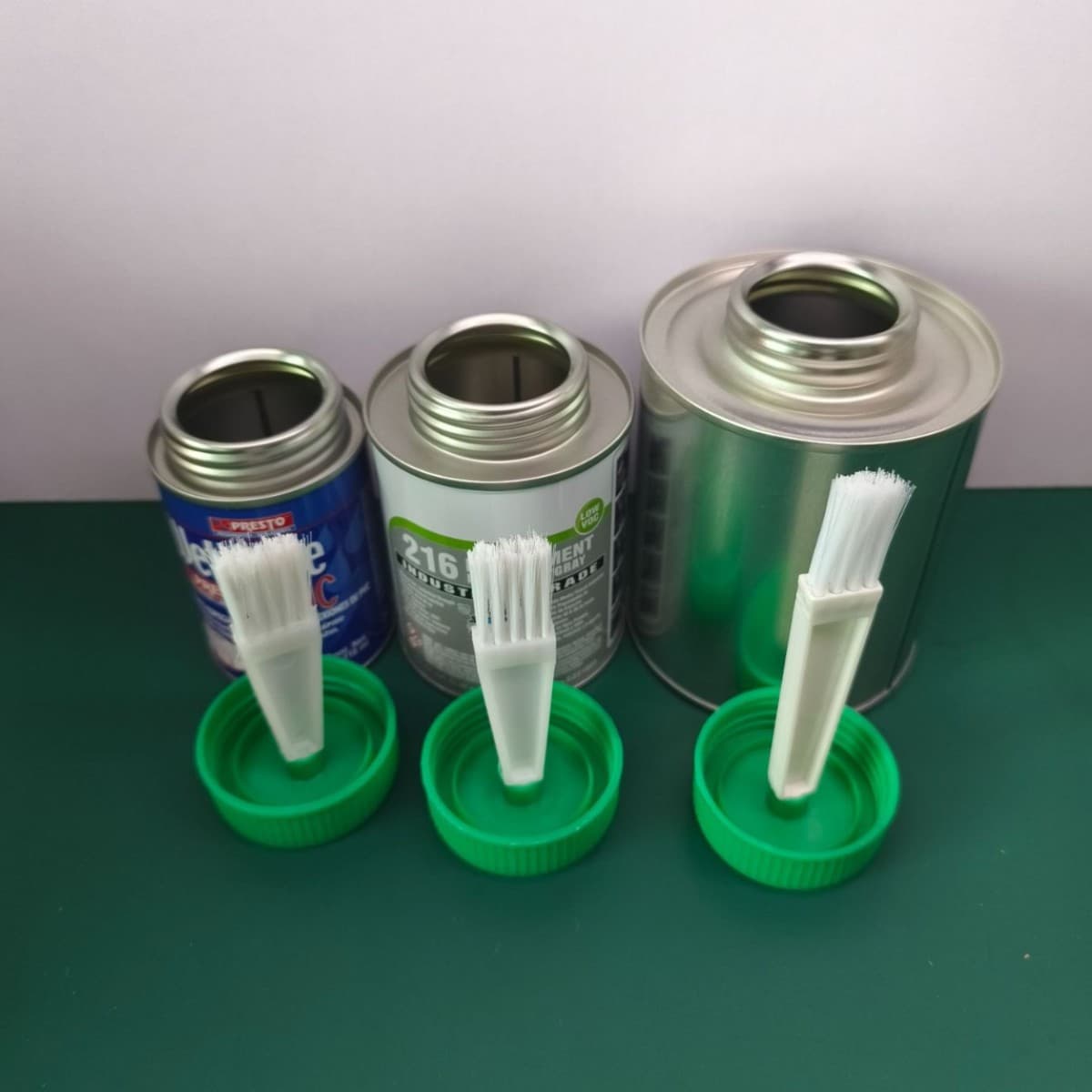 Tinplate glue can with plastic cap + nylon brush, threaded mouth PVC glue can, tire repair glue can