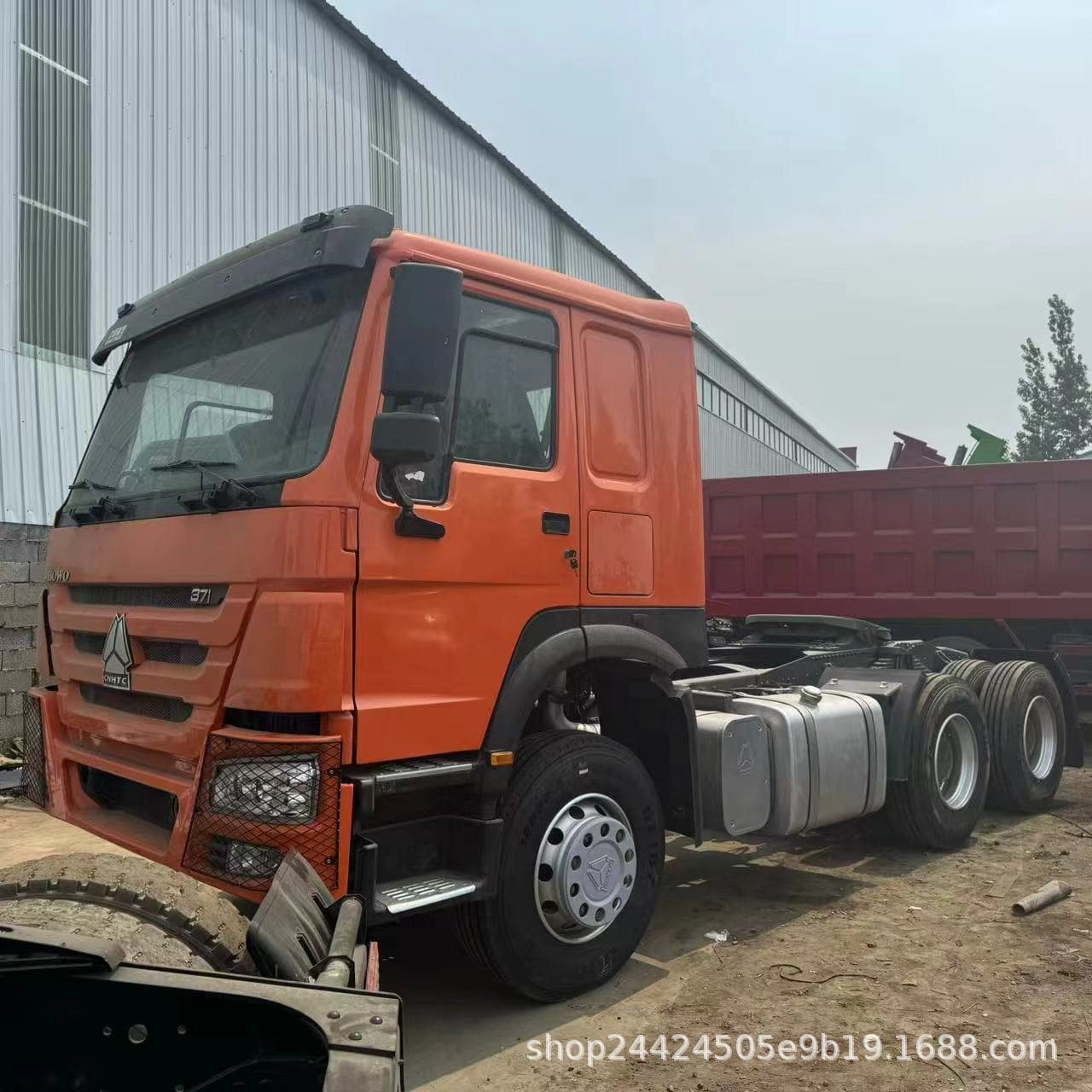 For Sale: Rear Eight-Wheel HOWO Tractor Head, Dual-Drive Cargo Transport Head, 380 HP Tractor Truck