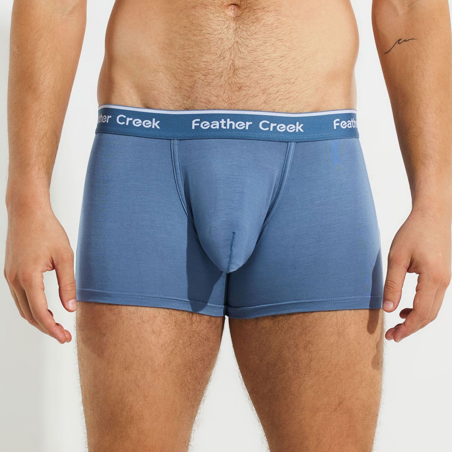 Hot-selling U-pouch underwear for men, front large pouch, flat briefs, sexy four-corner thin shorts