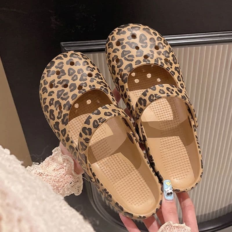 Fashionable Retro Leopard Print Ballet Dance Shoes, Yoga Clogs, Women's Soft-Soled Low-Heeled Lightweight Beach Sandals, Nurse Shoes