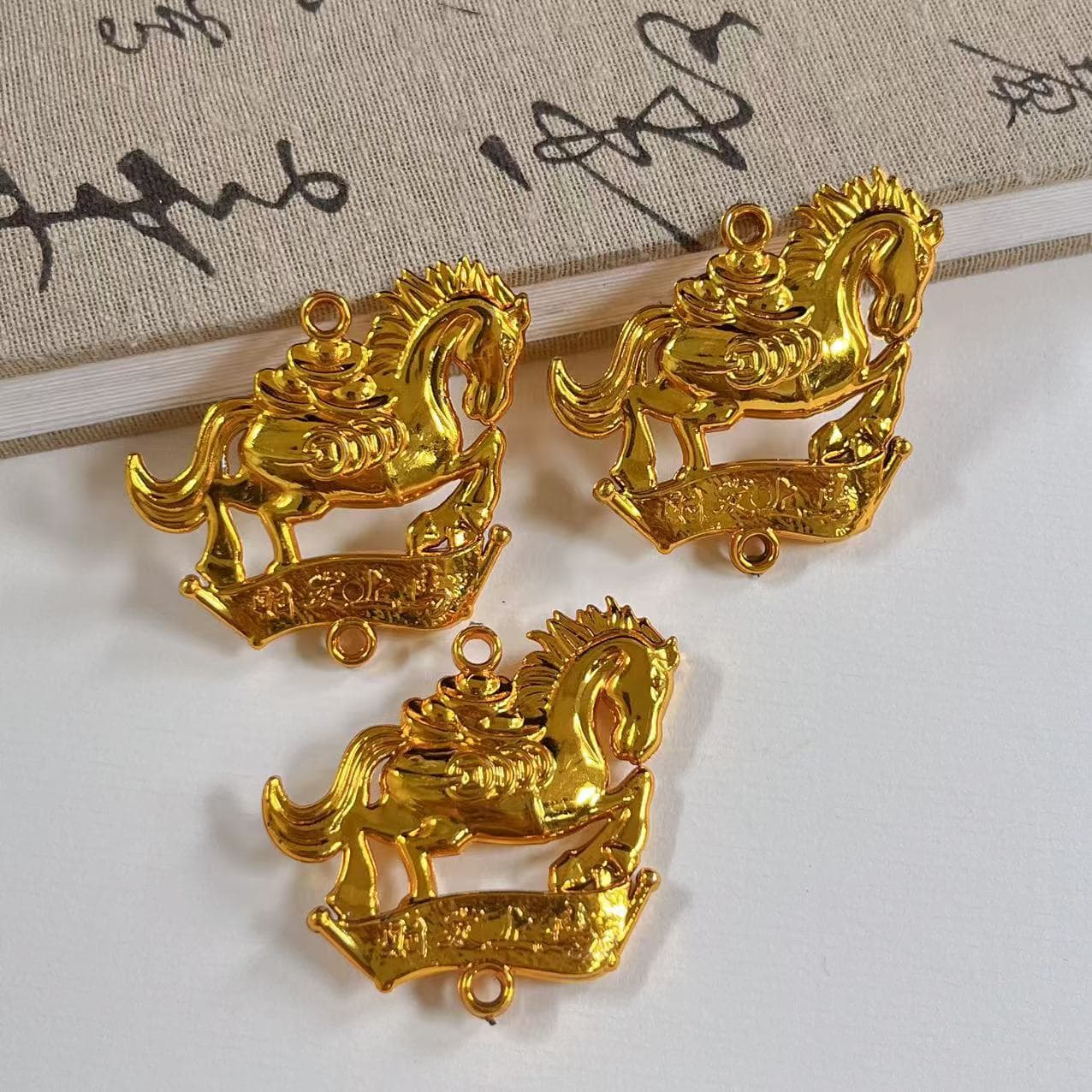 2026 New Zodiac Horse Year Small Pendant, Gold-plated Pony, New Year Decoration, Plastic Spring Festival Accessories and Ornaments