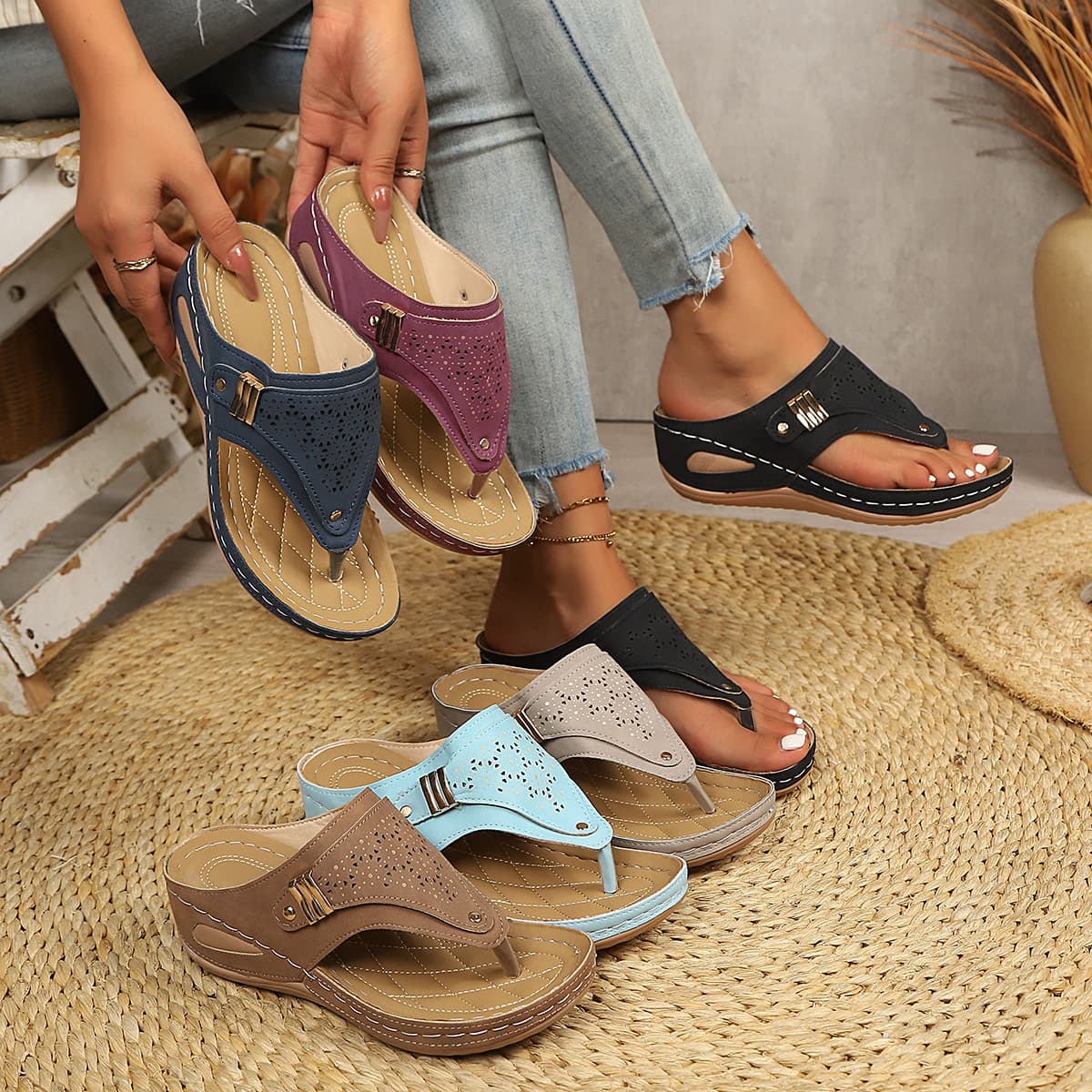 2026 New Flip Flops Women Cross-border Large Size Toe Separator Breathable Sandals Fashion Lightweight Slippers Women Wholesale