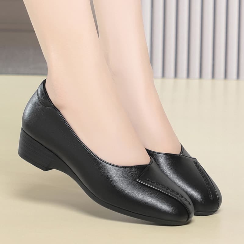 Anti-slip comfortable square-toe mother's shallow mouth single shoes new soft leather spring and autumn leather shoes middle-aged retro women's shoes fashion trend