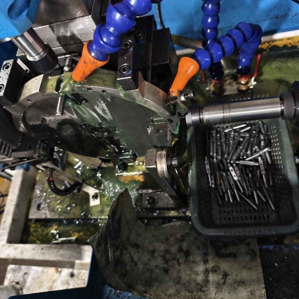 Shenzhen area professional supplier of hardware cutting automation equipment