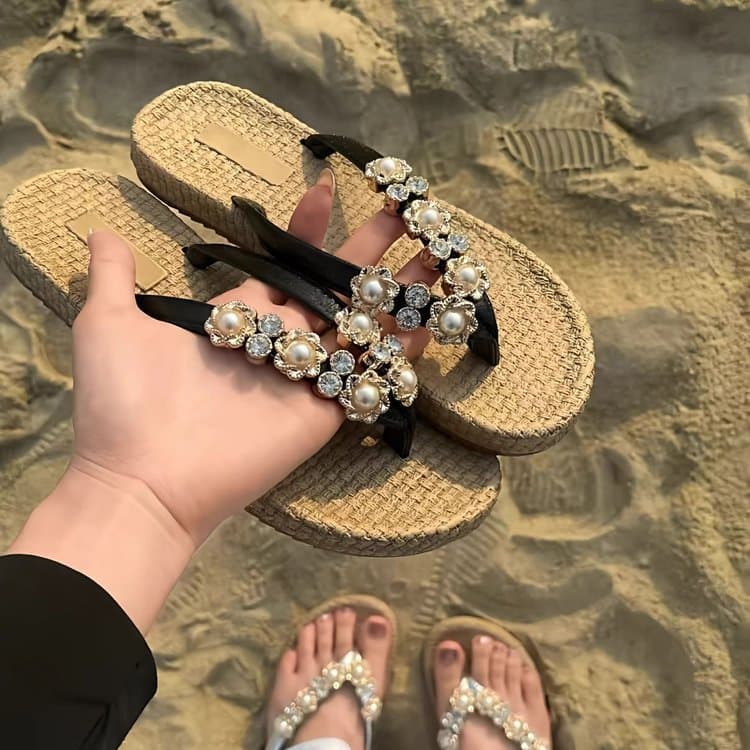 Ins Style Super Beautiful Flip-Flops with Rhinestones and Pearls, 2026 New Model for Summer, Suitable for Pairing with Dresses, Beach Vacation Sandals for Women