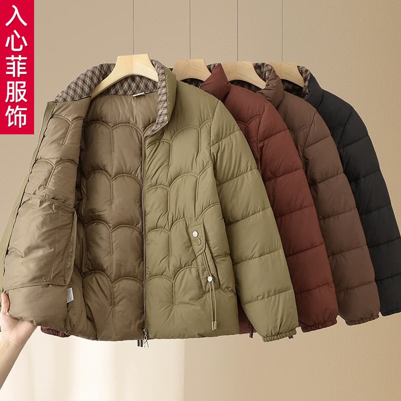 Middle-aged and elderly mom-style fashionable plaid stand-collar short down cotton coat, 2025 winter new style, casual warm coat.