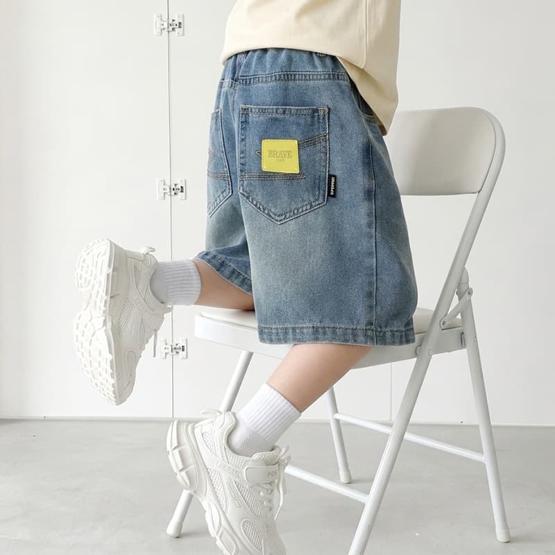 Children's Jeans 2026 New Summer Pants Fashionable Outdoor Casual Shorts Big Kids Korean Style Wide Leg Mid-Length Pants