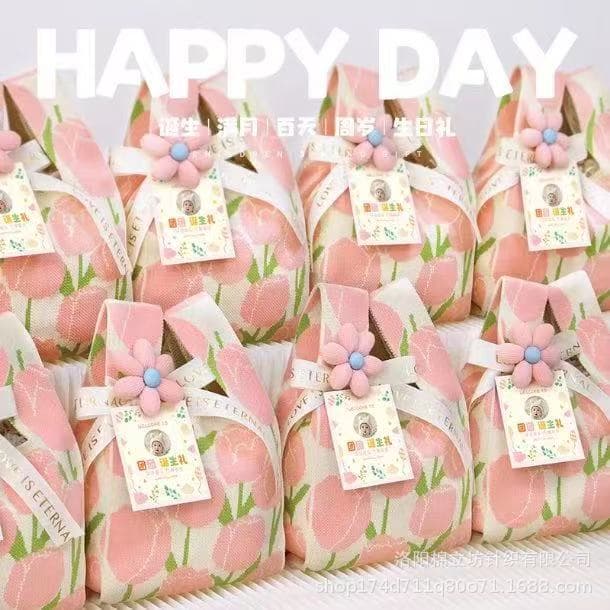 Wedding candy knitted bag, baby birthday gift knitted bag, holiday gift bag, children's first birthday party gift tote bag