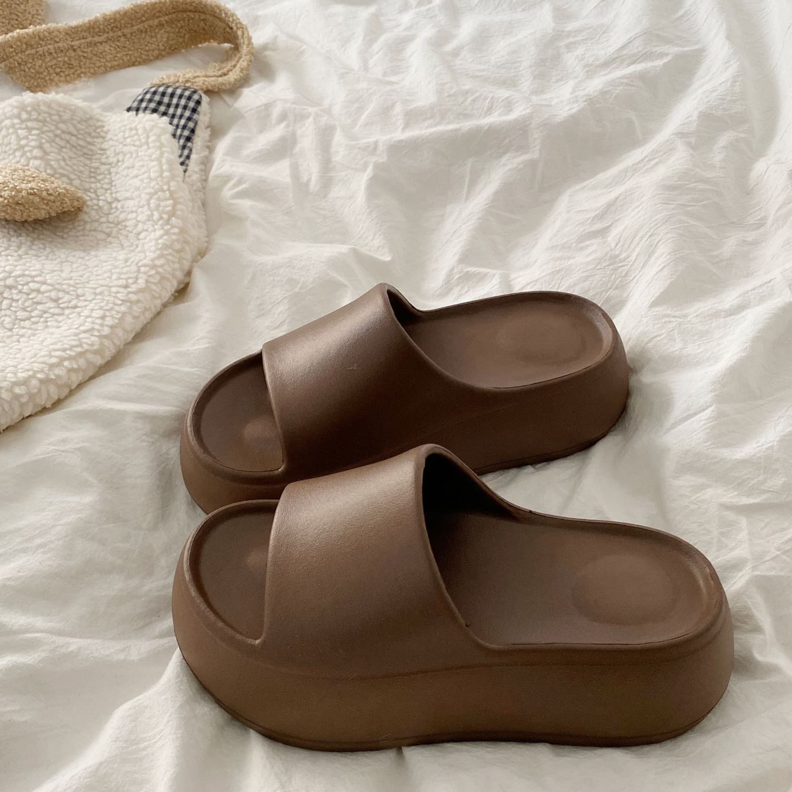 New Step-on-Cloud Feeling EVA Thick Sole Slippers Women Summer Outdoor Soft Sole Heightening Anti-Slip Anti-Odor Beach Sandals