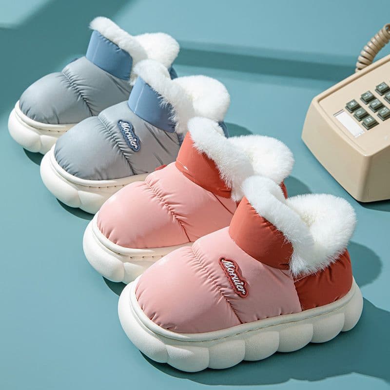 Winter children's cotton slippers with closed heels, parent-child cotton shoes, warm fleece-lined, thickened, non-slip, waterproof down shoes for older children, suitable for home use.