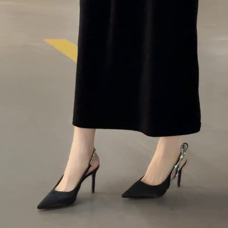 High-Fashion Pointed Toe Slip-On Sandals 2026 Summer New Flat Sole Outerwear Closed Toe Half-Drag Slim Closed Toe Sandals