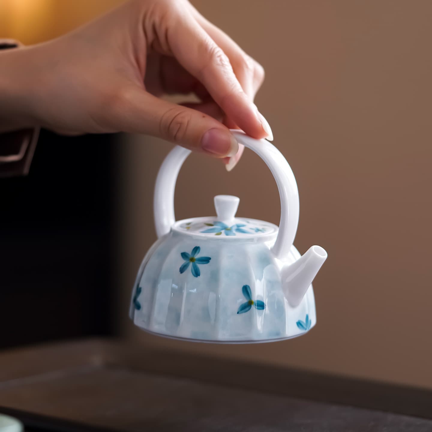 Hand-painted daisy teapot ceramic home living room lifting kettle for one person to use tea kettle tea water separation high-end drinking tea kettle