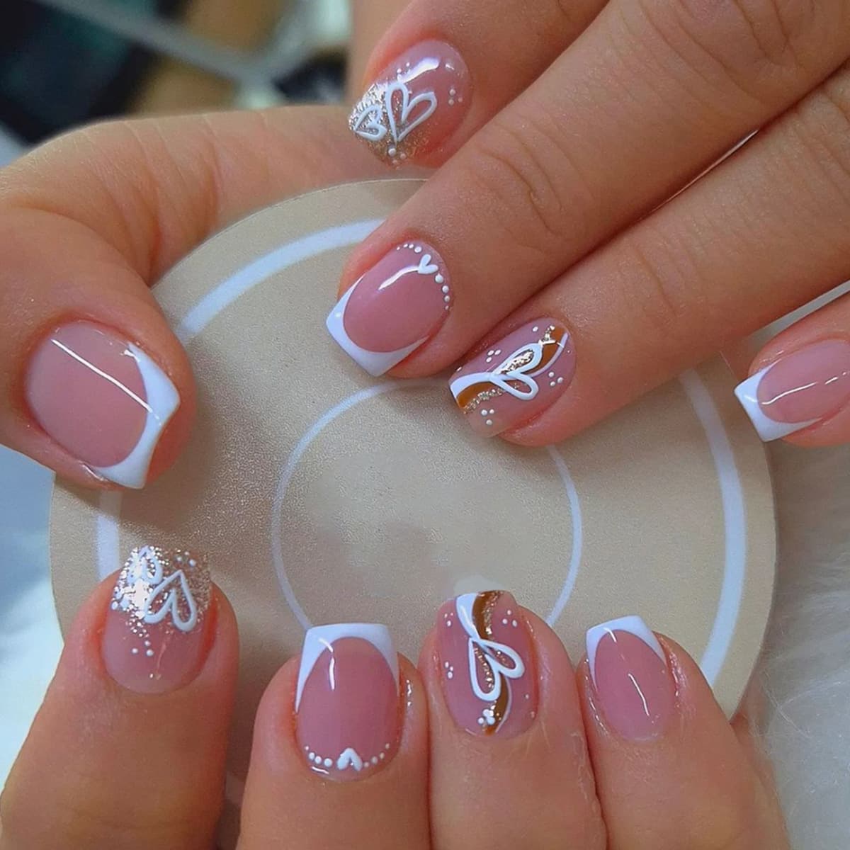Gold powder simple lines love square medium false nails wearable nails French sweet pure desire cute ins style