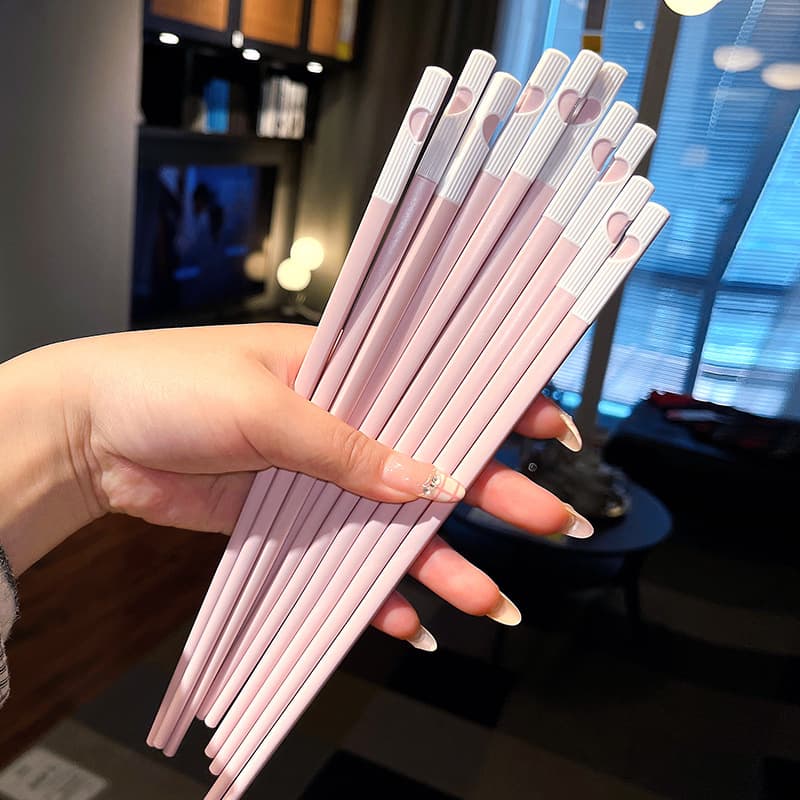 2025 New Cute Pink Heart Alloy Chopsticks Popular Restaurant Chopsticks Home Use Girl Heart Chopsticks Quality Home Supplies