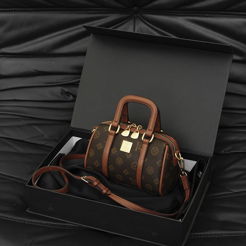 Women's Bag 2026 New Classic Trendy Handbag Premium Vintage Print Shoulder Bag Casual Crossbody Women's Bag