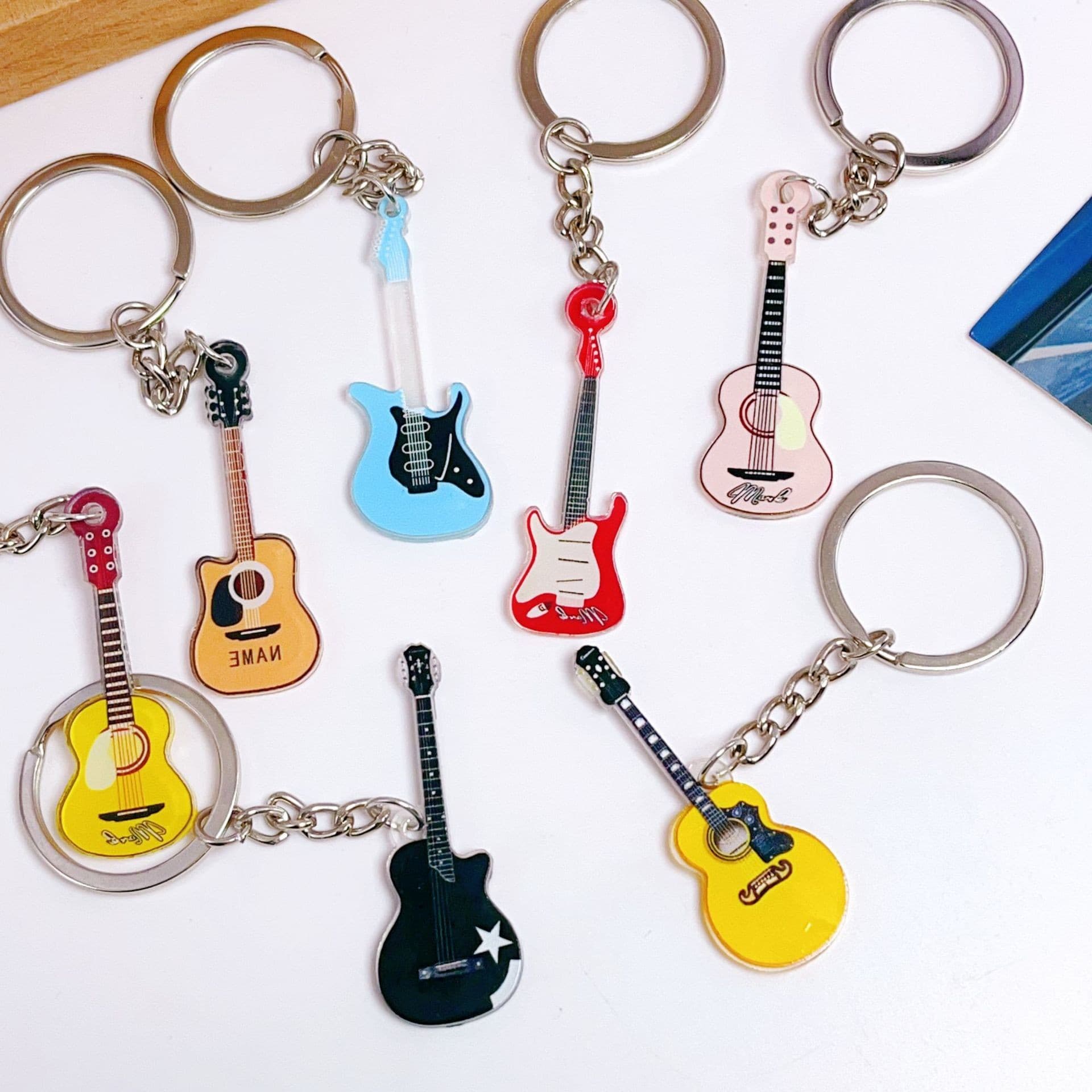 Simulated guitar pendant rock mini violin instrument acrylic keychain student creative gift small wholesale