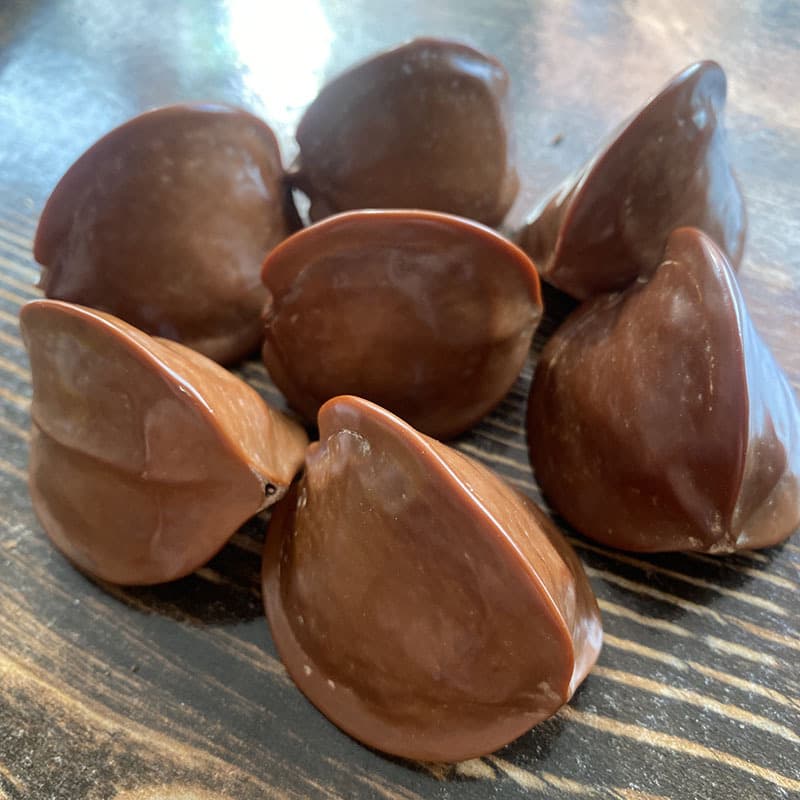 Extra-large olive pit raw material, red oil single seed, hand-held piece, imported large material, polished, colored and patinated.