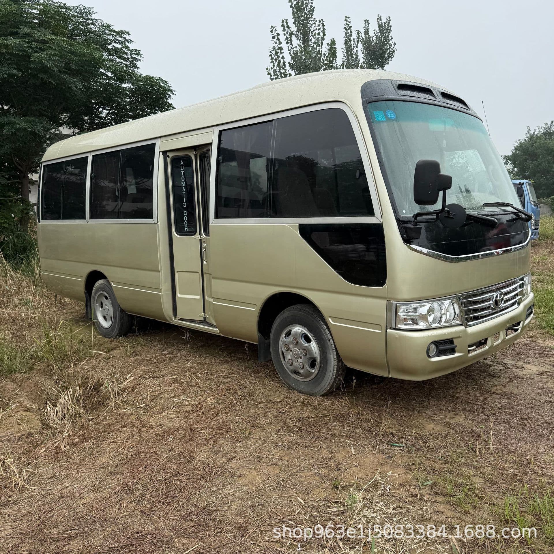 Cross-border export used Toyota Coaster 19-23 seats luxury bus coach 6m Euro III emission minibus