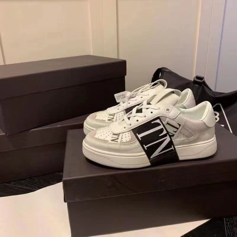 2024 New Valentino White Shoes Women's High Version All-match Casual Flat Lovers Sneaker