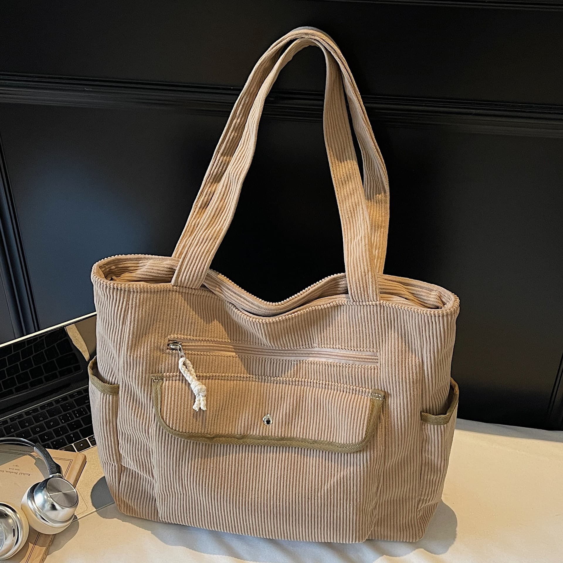 Large-capacity bag for women 2025 new winter Korean niche casual shoulder bag versatile simple commuter tote bag