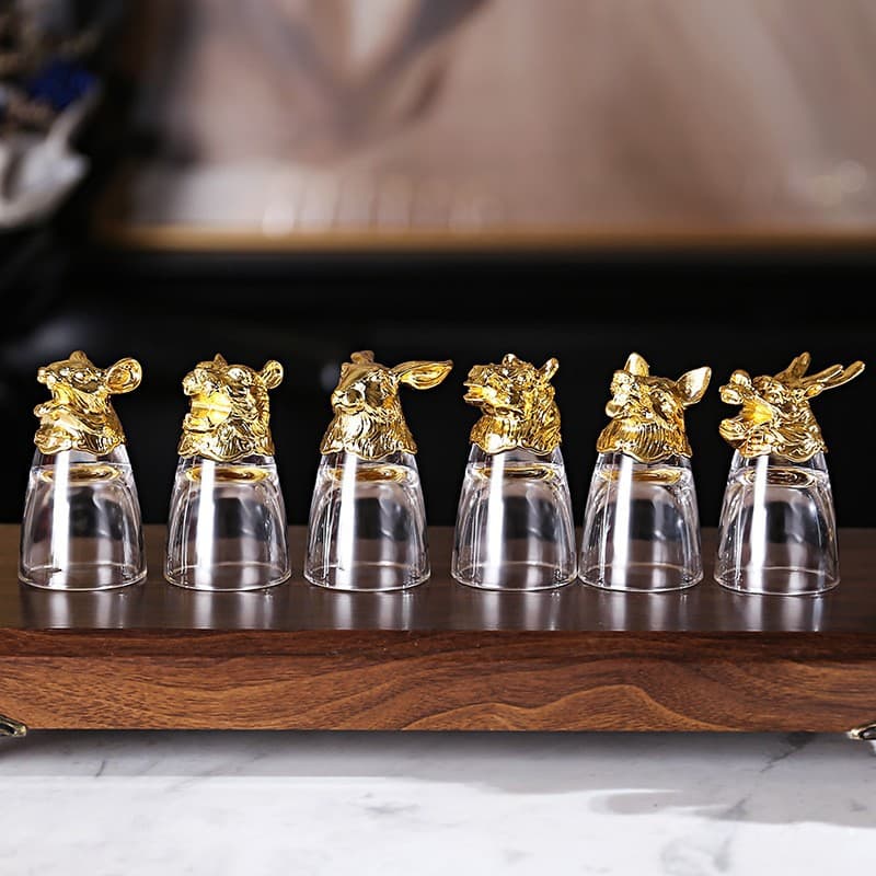 Factory Direct Wholesale High-End Chinese Zodiac Liquor Glasses Set with Glass Cups and Decanter in Gift Box
