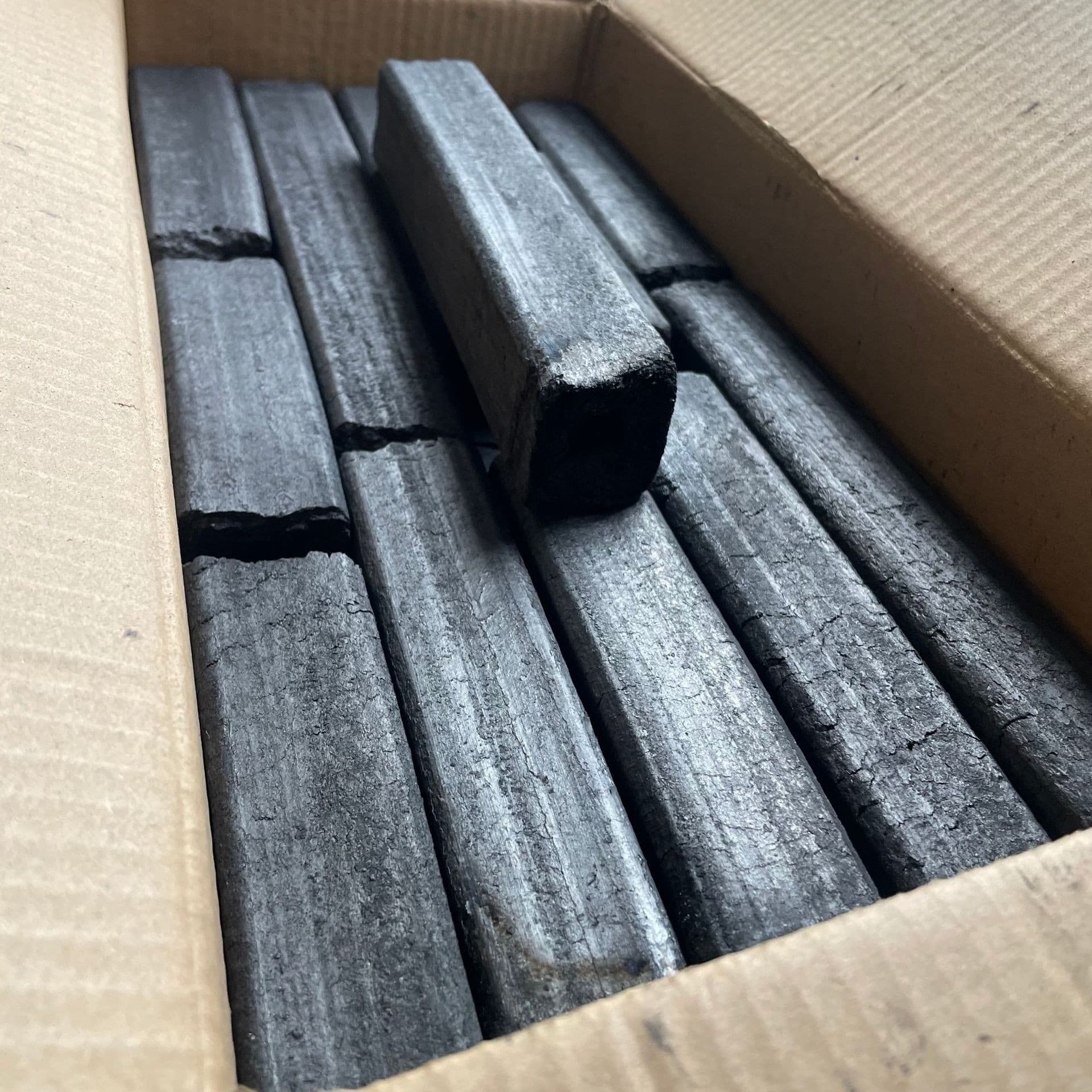 High temperature pure bamboo charcoal pure bamboo powder machine-made charcoal barbecue carbon smokeless bamboo charcoal steel charcoal barbecue barbecue charcoal