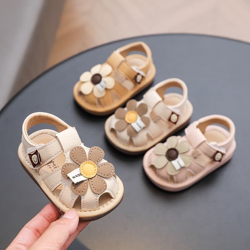 2026 Spring/Summer New Infant Squeaky Shoes, Toddler Walking Shoes, Sandals, British Style Soft Sole Baby Shoes, Closed-Toe Hollow Walking Shoes