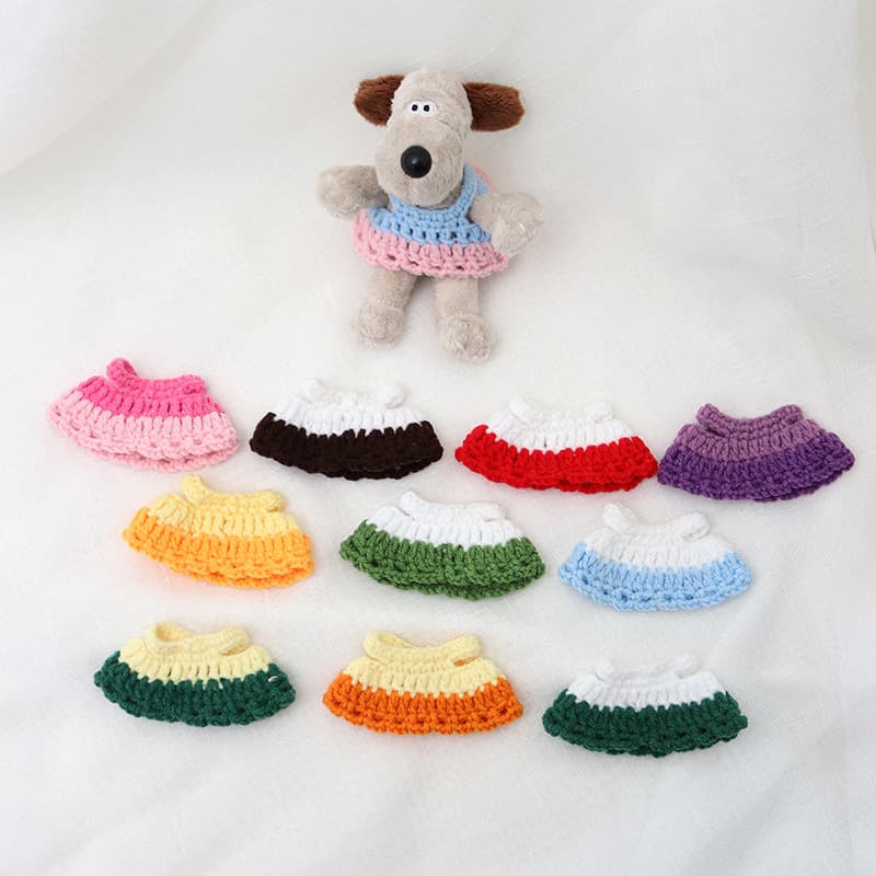 Bestselling Palm Dog plush toys, accessories, wool skirts, sweaters, knitted bear clothing materials, knitted doll hats