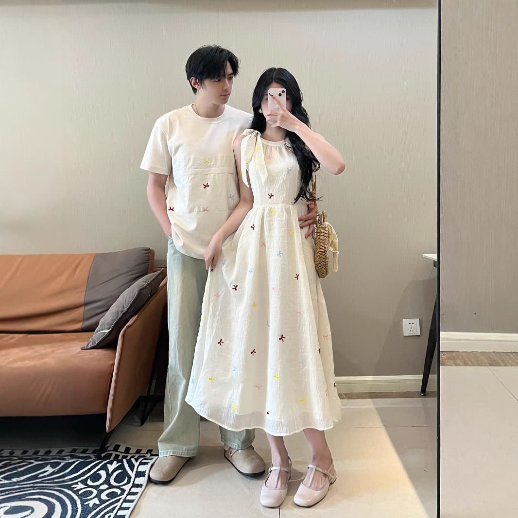 Niche design couple outfits, summer 2025, Korean style short-sleeved T-shirts and dresses, French style, one dress and one top, trendy on Instagram.