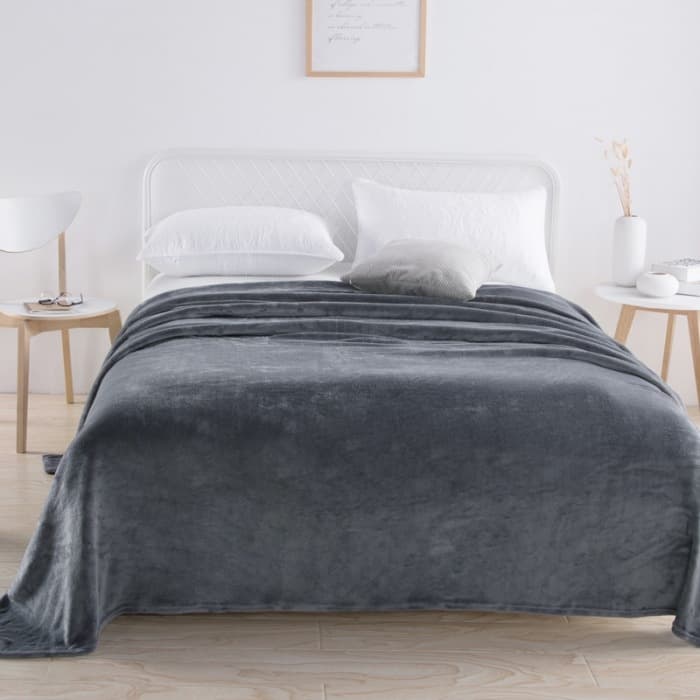 Blanket Student Nap Flannel Air Conditioning Leg Cover Coral Blanket Office Double-sided Velvet Sheet Warm Cover Blanket Autumn and Winter