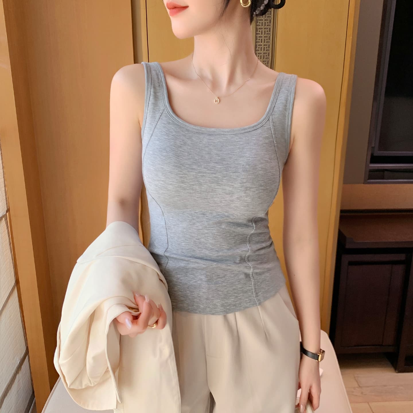 Fishbone camisole female beauty back 2026 new summer inner cover to prevent exposure and slimming outer bottoming top