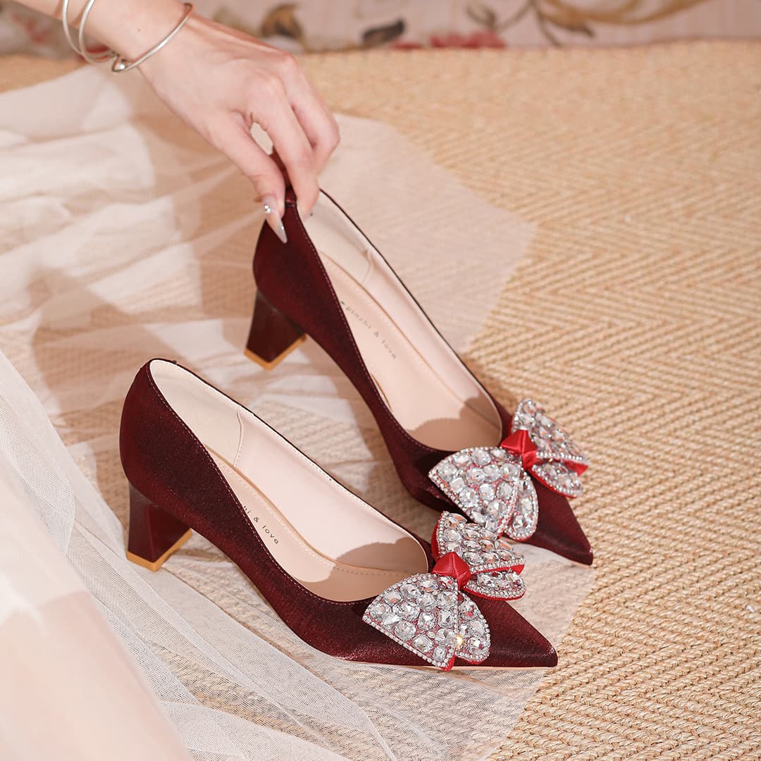 New pointed rhinestone high heels Women's Chinese Xiuhe wedding dress bridal shoes design sense niche chunky heel single-layer shoes women