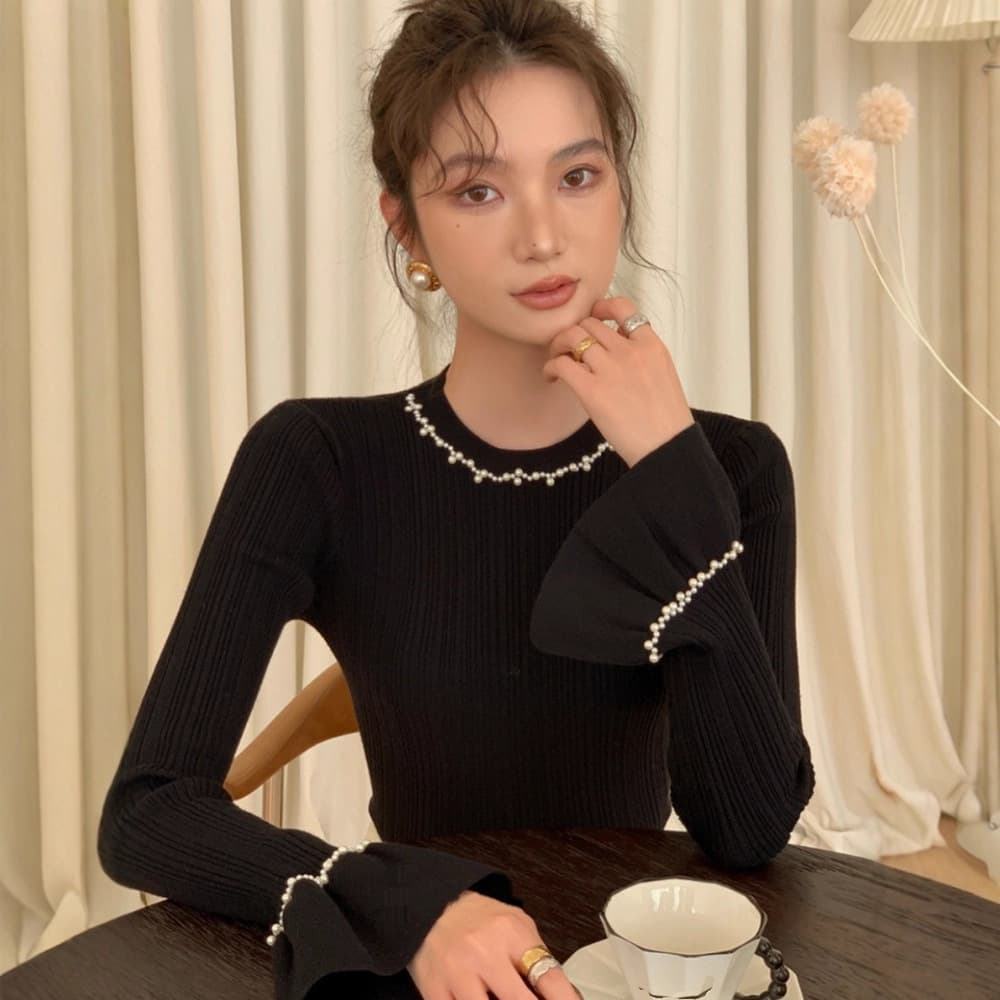 Beautiful beaded high-end bottoming shirt for women. Autumn and winter French bell-sleeved sweater with slim sweater and stylish top.